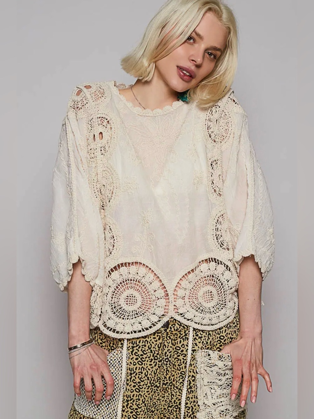 POL Round Neck Short Sleeve Floral Embroidery Lace Crochet Cream Women's Top
